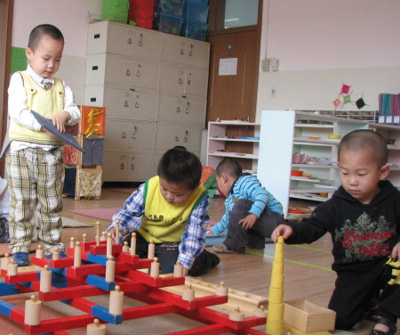 蒙台梭利幼儿园加盟费多少钱？