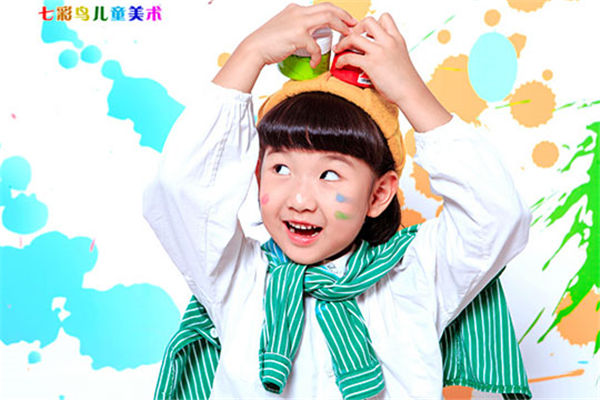 七彩鸟少儿美术加盟有哪些支持？