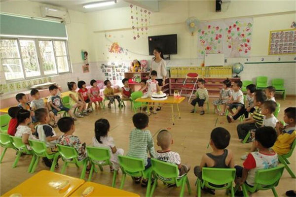 米兰国际幼儿园加盟费用多少钱？