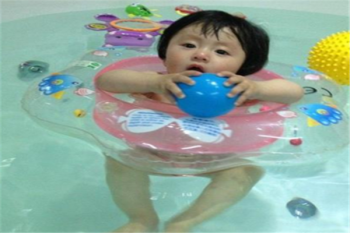 智趣婴儿游泳馆