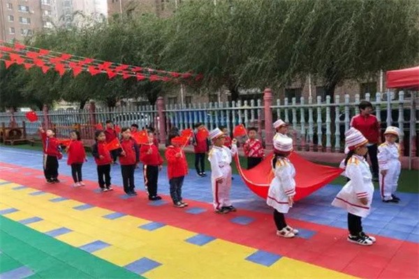 小哈京幼儿园加盟费多少？