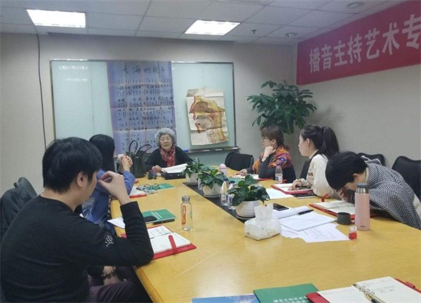 悦播新语艺术教育加盟费多少钱？