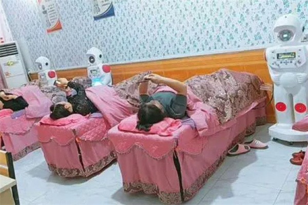 美尹尔机器人加盟费多少钱?