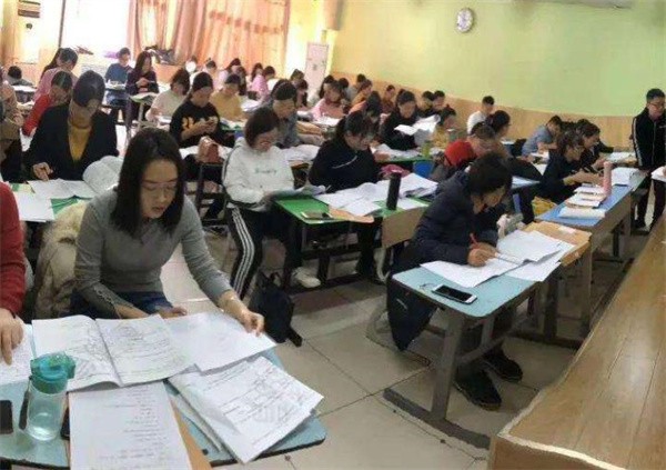 鑫鹏教育加盟多少钱？