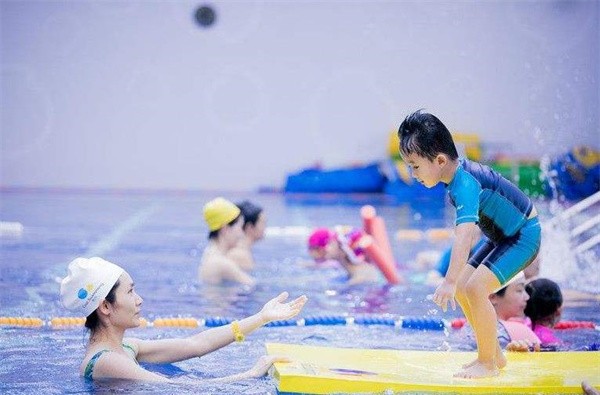 加盟亲子游泳要多少钱？