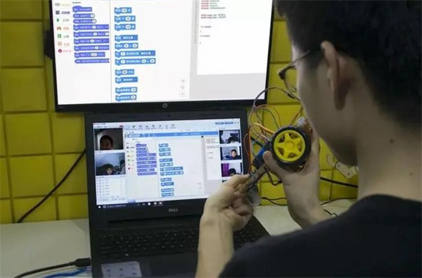 易编玩少儿编程和加盟多少钱？