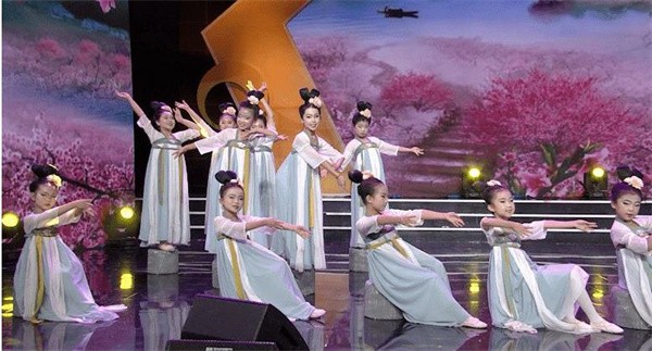 小天鹅艺术团加盟费多少钱?