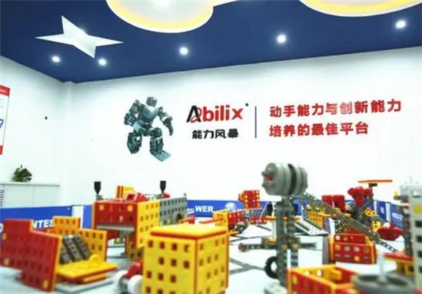国内机器人教育排名，能力风暴和乐高哪个好?