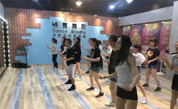 明翼舞蹈学校加盟费多少?