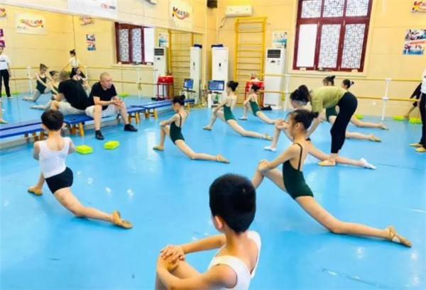 开舞蹈培训班需要什么条件，需要多少资金?