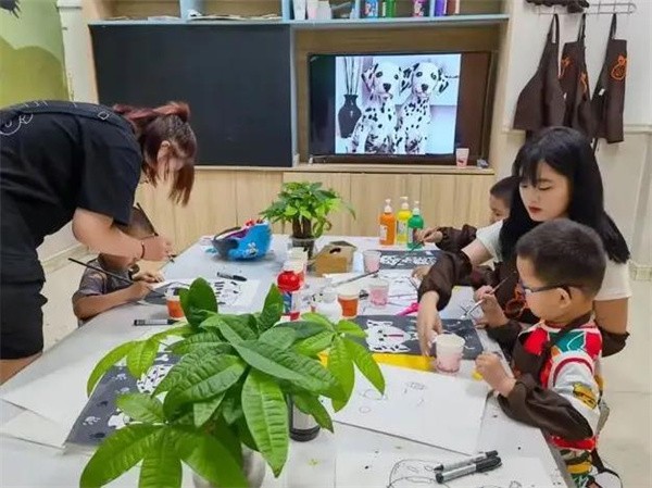 趣牛牛少儿美术国际美术教育加盟好吗?