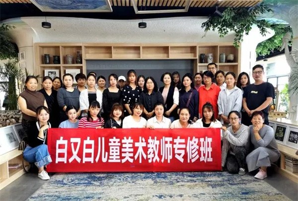 白又白美术学校是全国加盟连锁吗？加盟地址在哪？