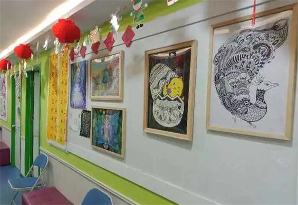 缤纷鸟少儿美术基地加盟花费大吗?