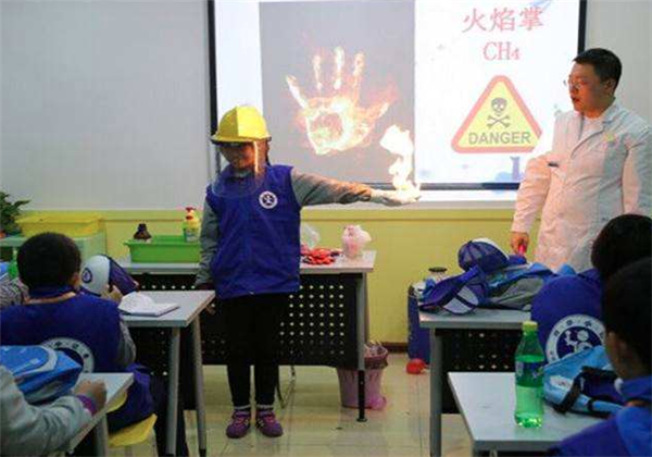 德拉学院加盟