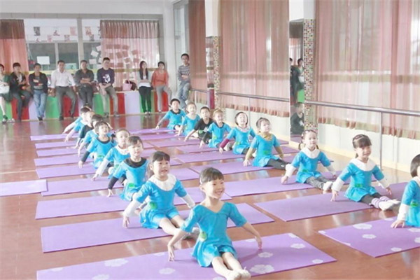 萌学园艺术加盟