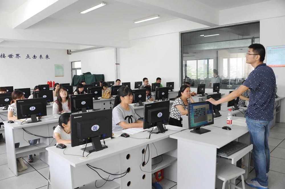 坚石教育加盟