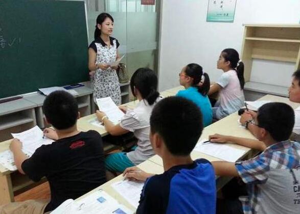 鸣辉学习辅导加盟