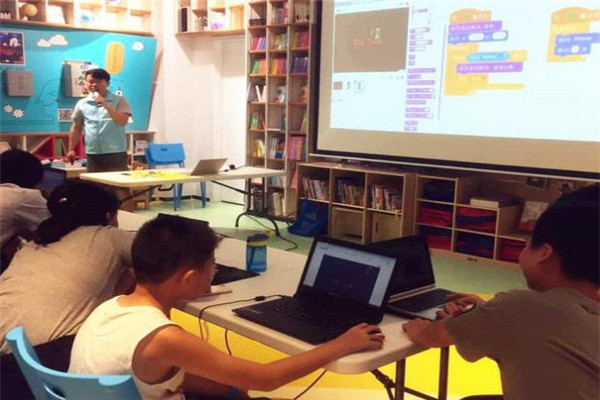编玩边学教育加盟