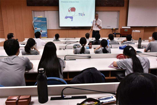 巨森·梧桐林校外成长中心加盟