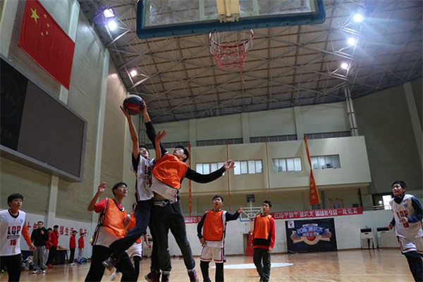 李秋平青少年篮球俱乐部加盟