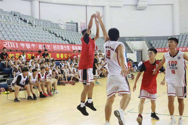李秋平青少年篮球俱乐部加盟
