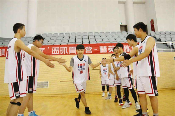 李秋平青少年篮球俱乐部加盟